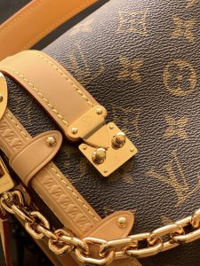 Louis Vuitton Handbag M28385