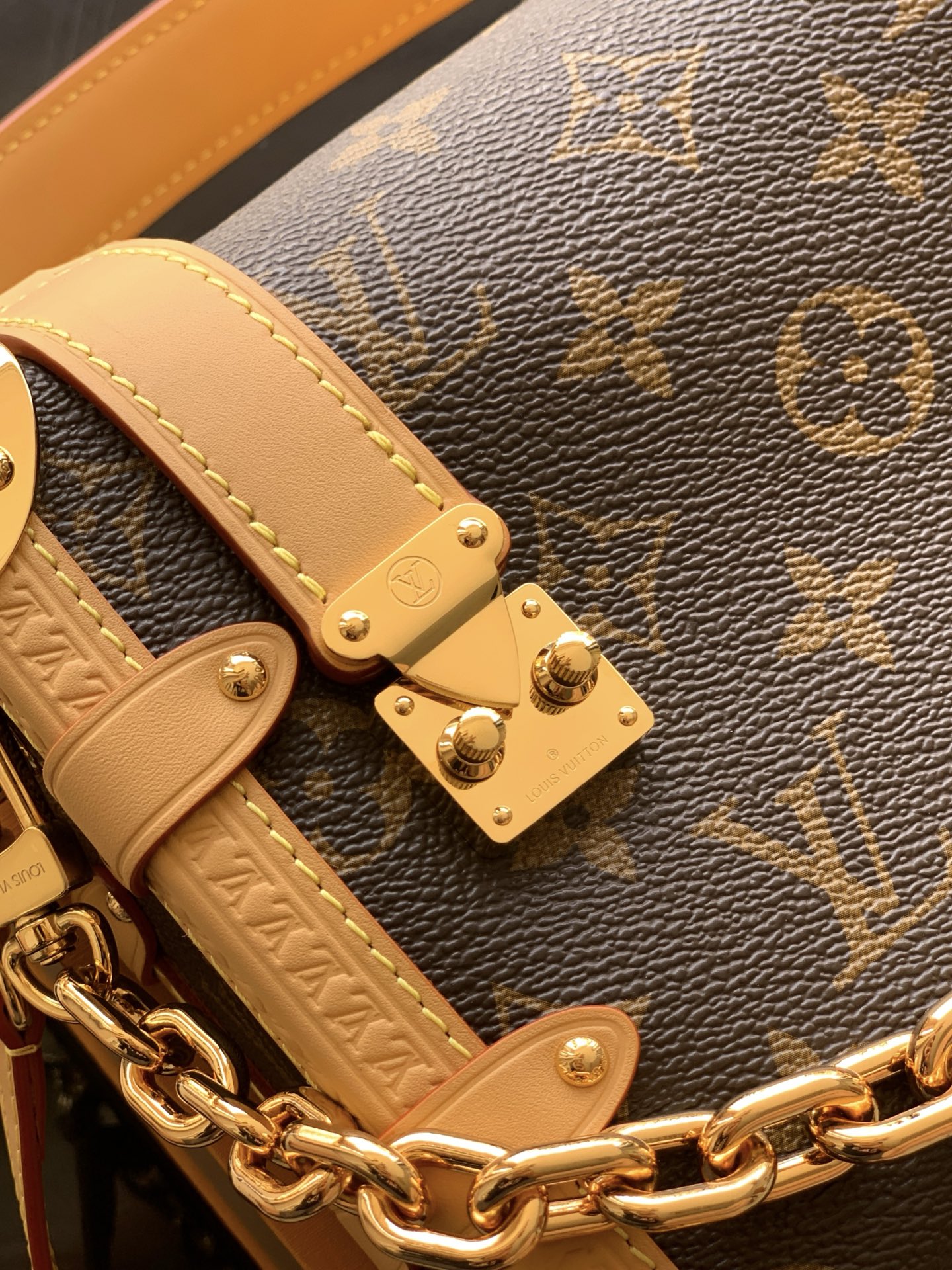 Louis Vuitton Handbag M28385