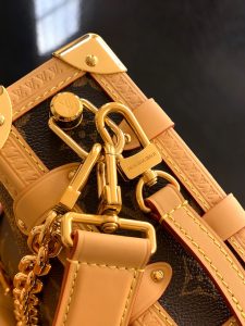 Louis Vuitton Handbag M28385