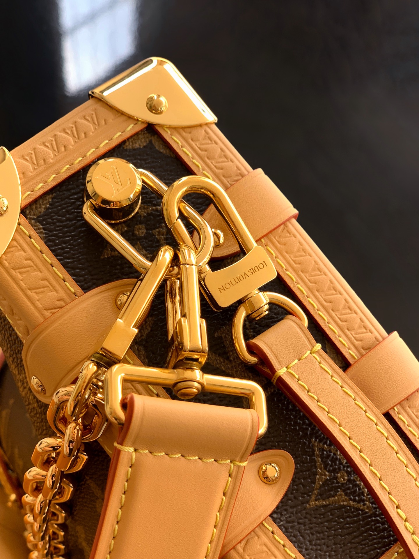 Louis Vuitton Handbag M28385