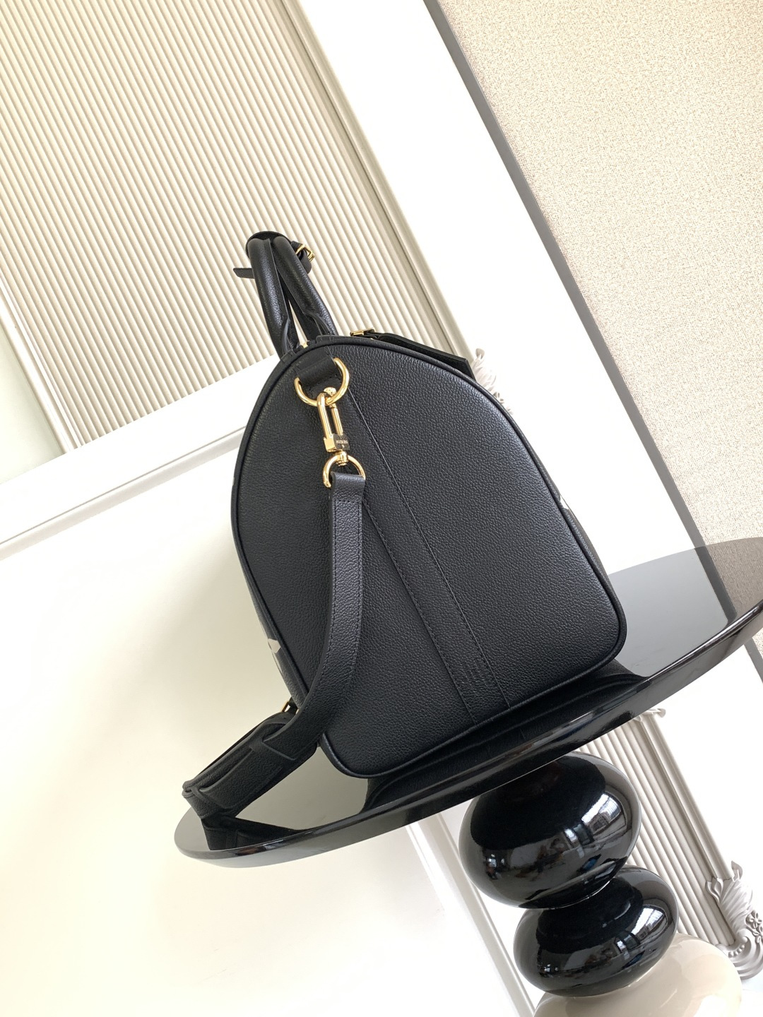 Louis Vuitton Handbag M46670