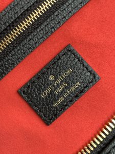 Louis Vuitton Handbag M46670