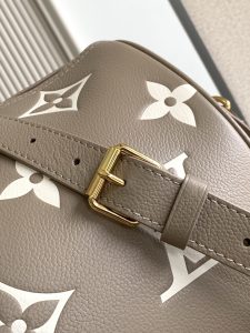 Louis Vuitton Handbag M46670 in Grey
