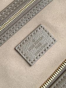 Louis Vuitton Handbag M46670 in Grey