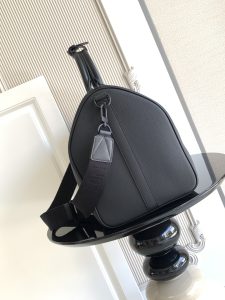Louis Vuitton Handbag M21420