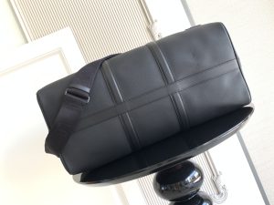 Louis Vuitton Handbag M21420