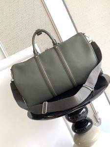 Louis Vuitton Handbag M21536