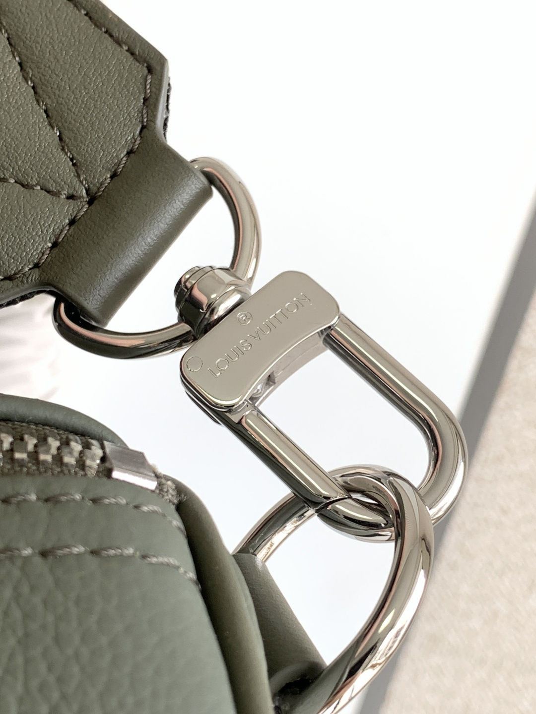 Louis Vuitton Handbag M21536