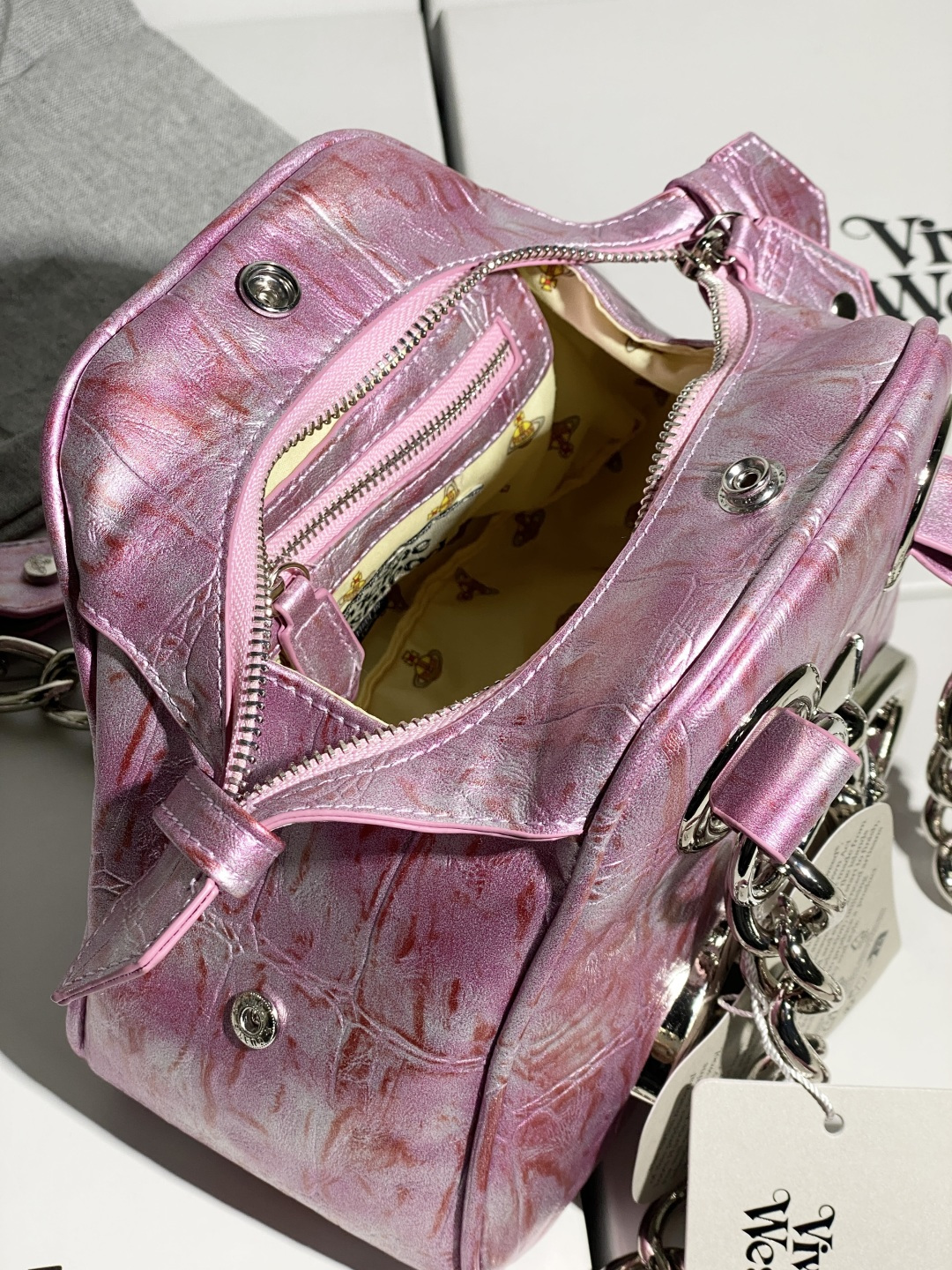 Bag 1228698369