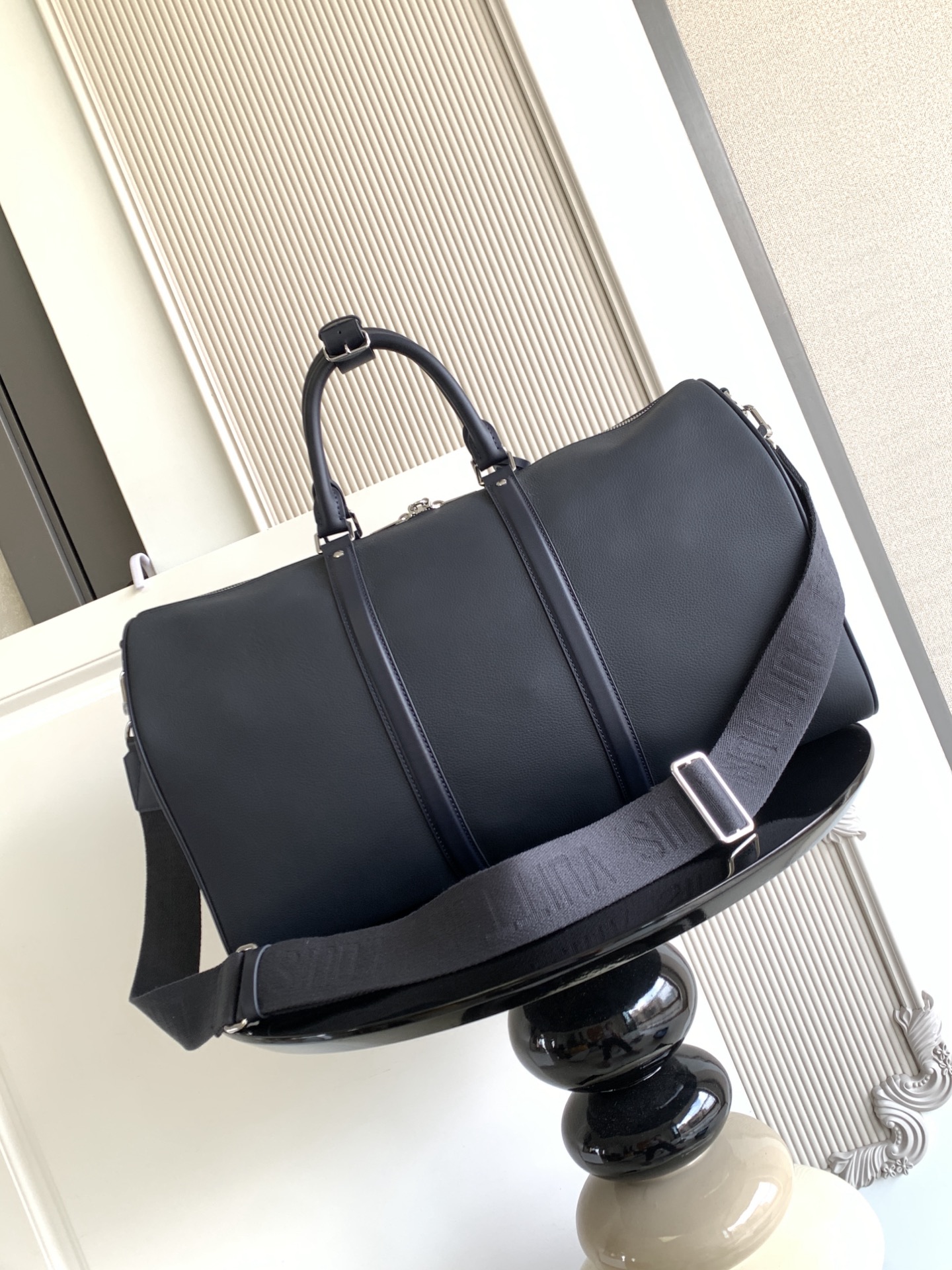 Louis Vuitton Handbag M11693