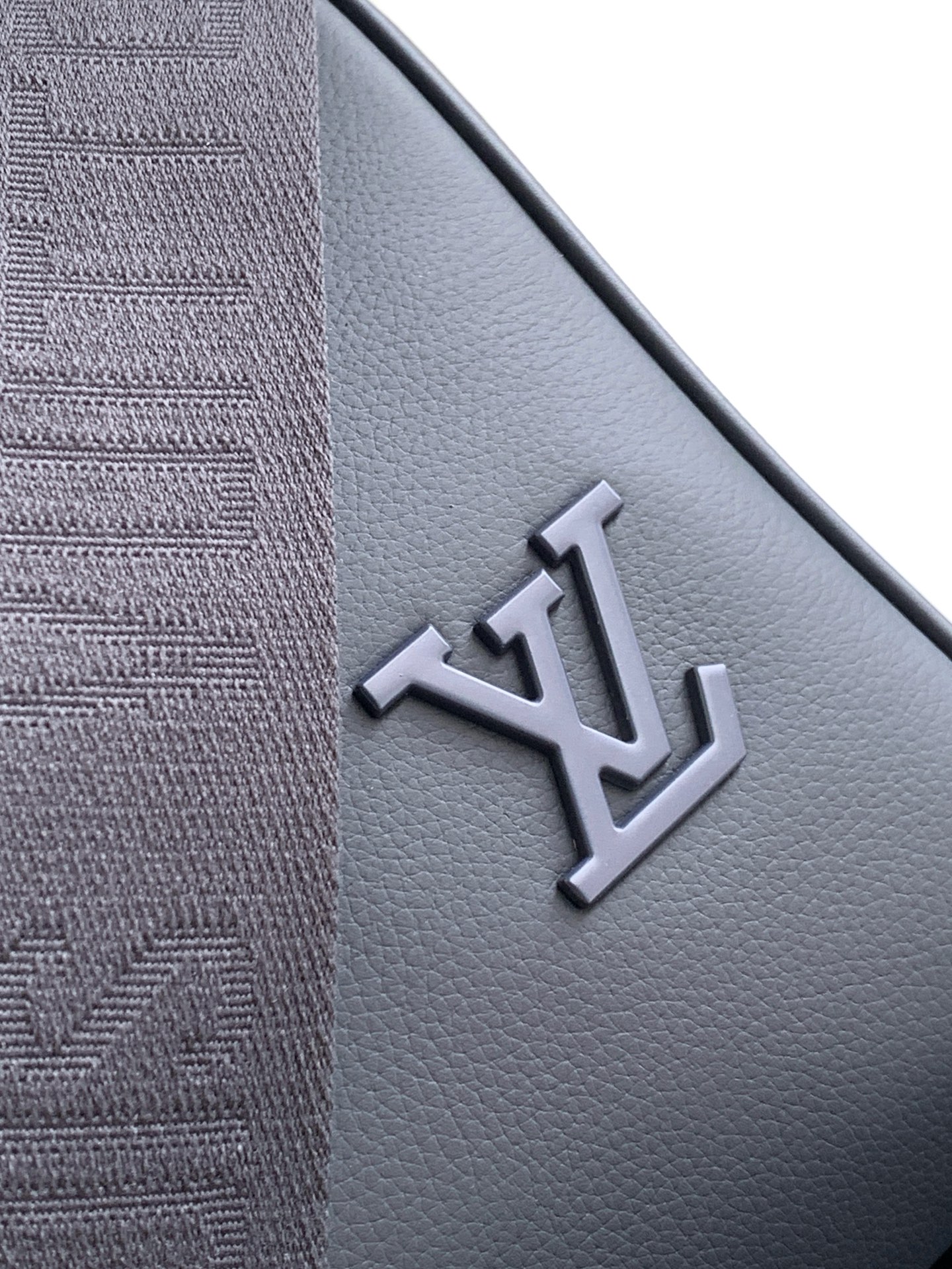 Louis Vuitton Handbag M11693