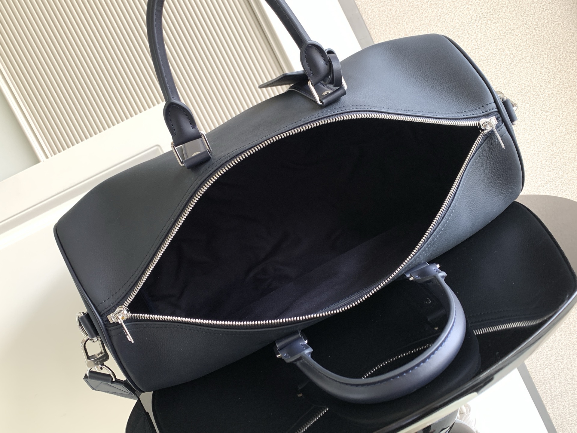Louis Vuitton Handbag M11693
