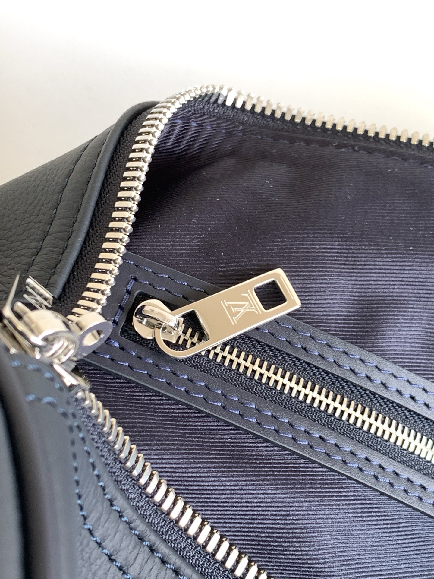 Louis Vuitton Handbag M11693