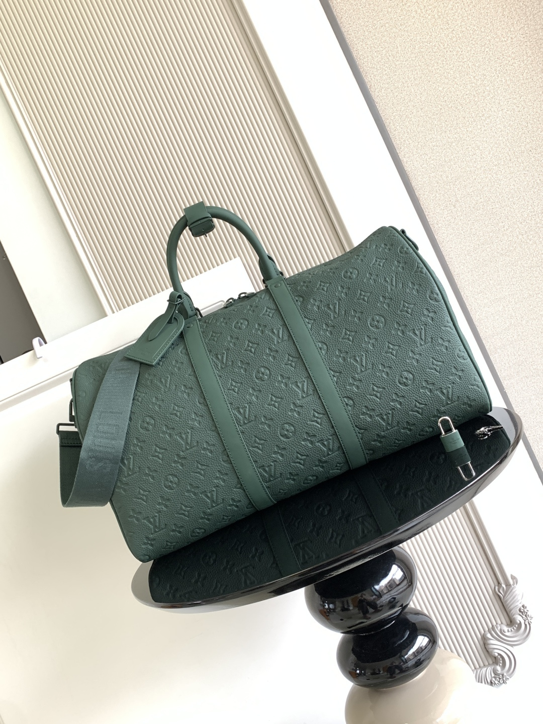 Louis Vuitton Handbag M24440