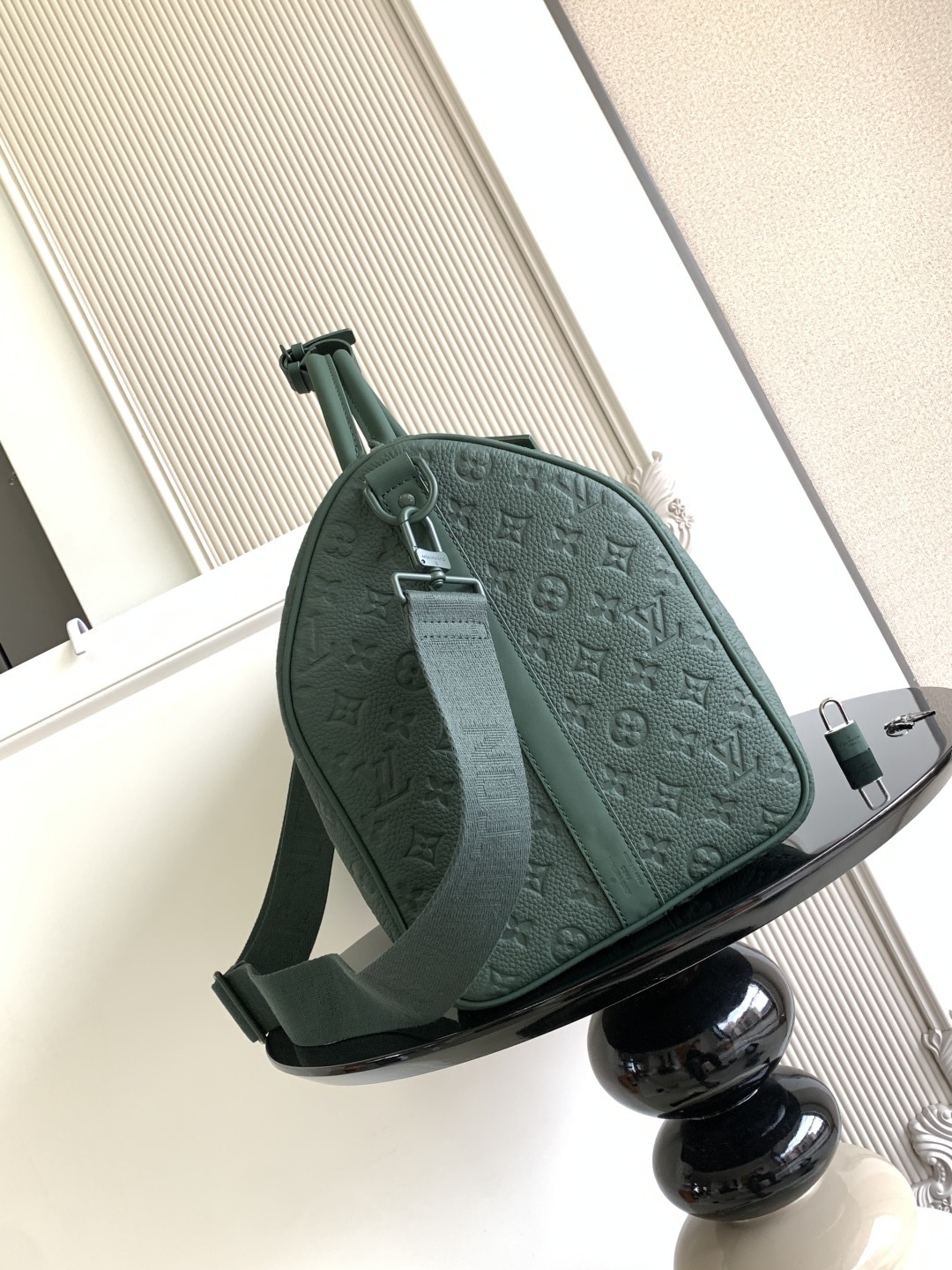 Louis Vuitton Handbag M24440
