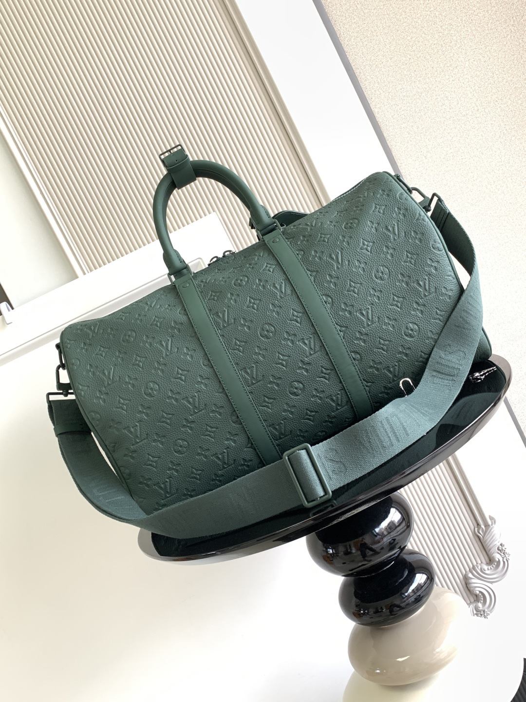 Louis Vuitton Handbag M24440