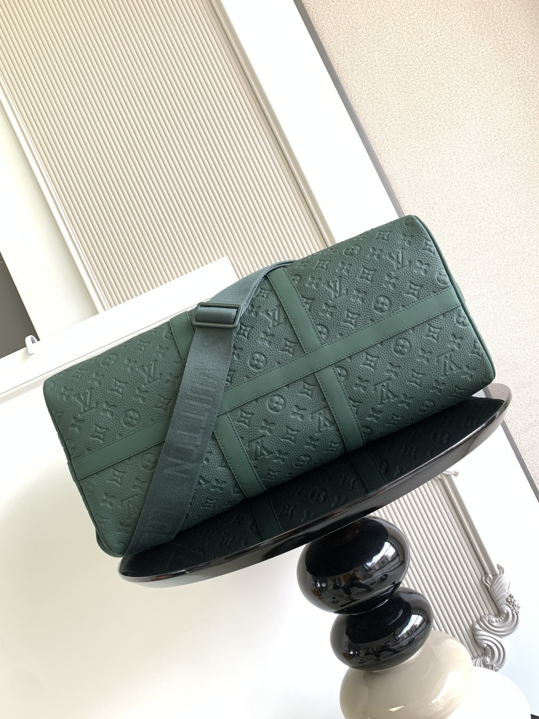 Louis Vuitton Handbag M24440