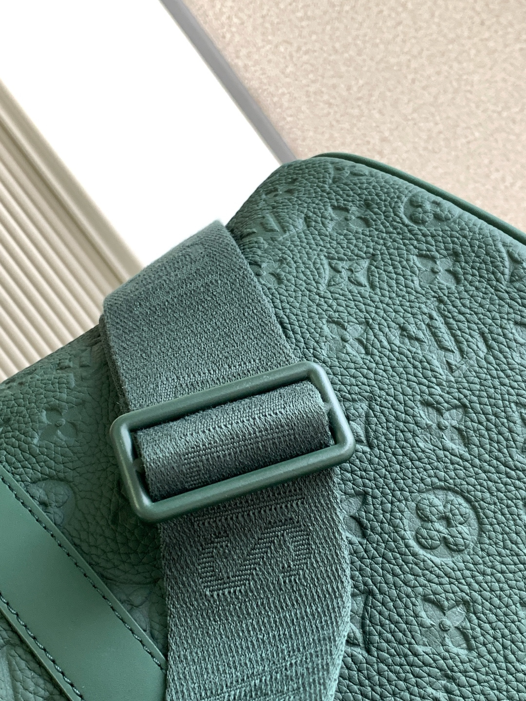 Louis Vuitton Handbag M24440