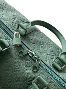Louis Vuitton Handbag M24440