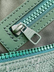Louis Vuitton Handbag M24440
