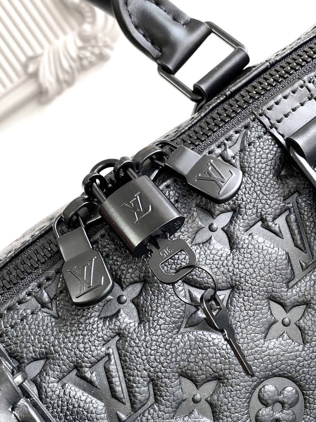 Louis Vuitton Handbag M59025