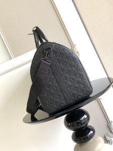 Louis Vuitton Handbag M44810