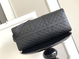 Louis Vuitton Handbag M44810