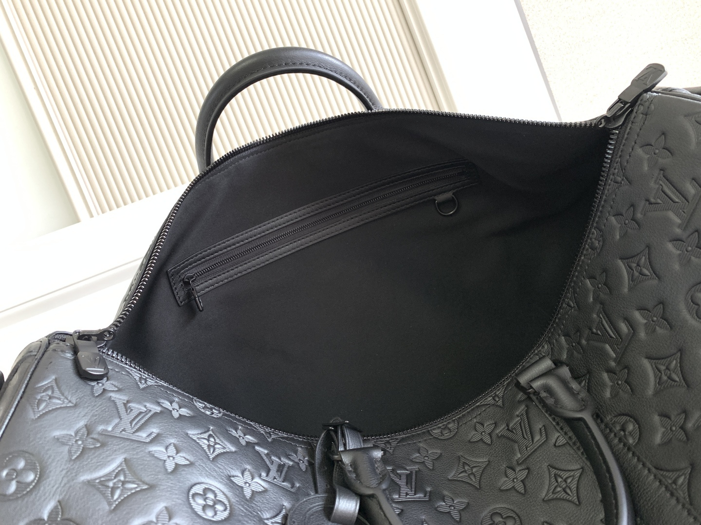 Louis Vuitton Handbag M44810