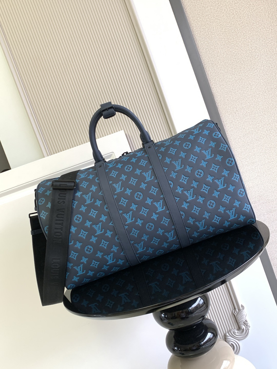 Louis Vuitton Handbag M46593