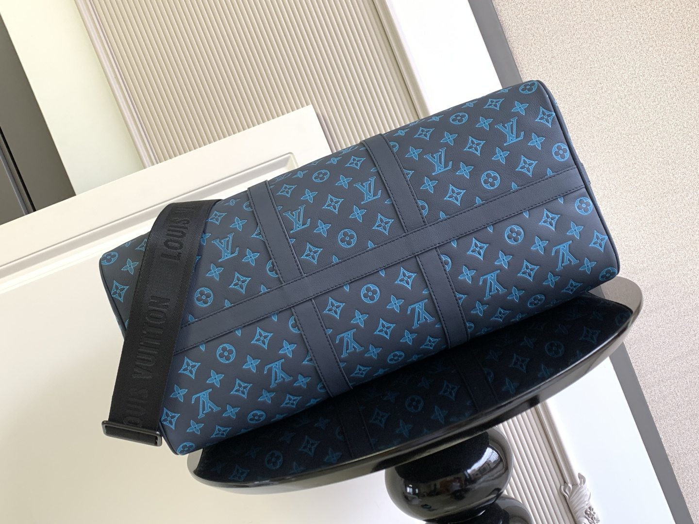 Louis Vuitton Handbag M46593
