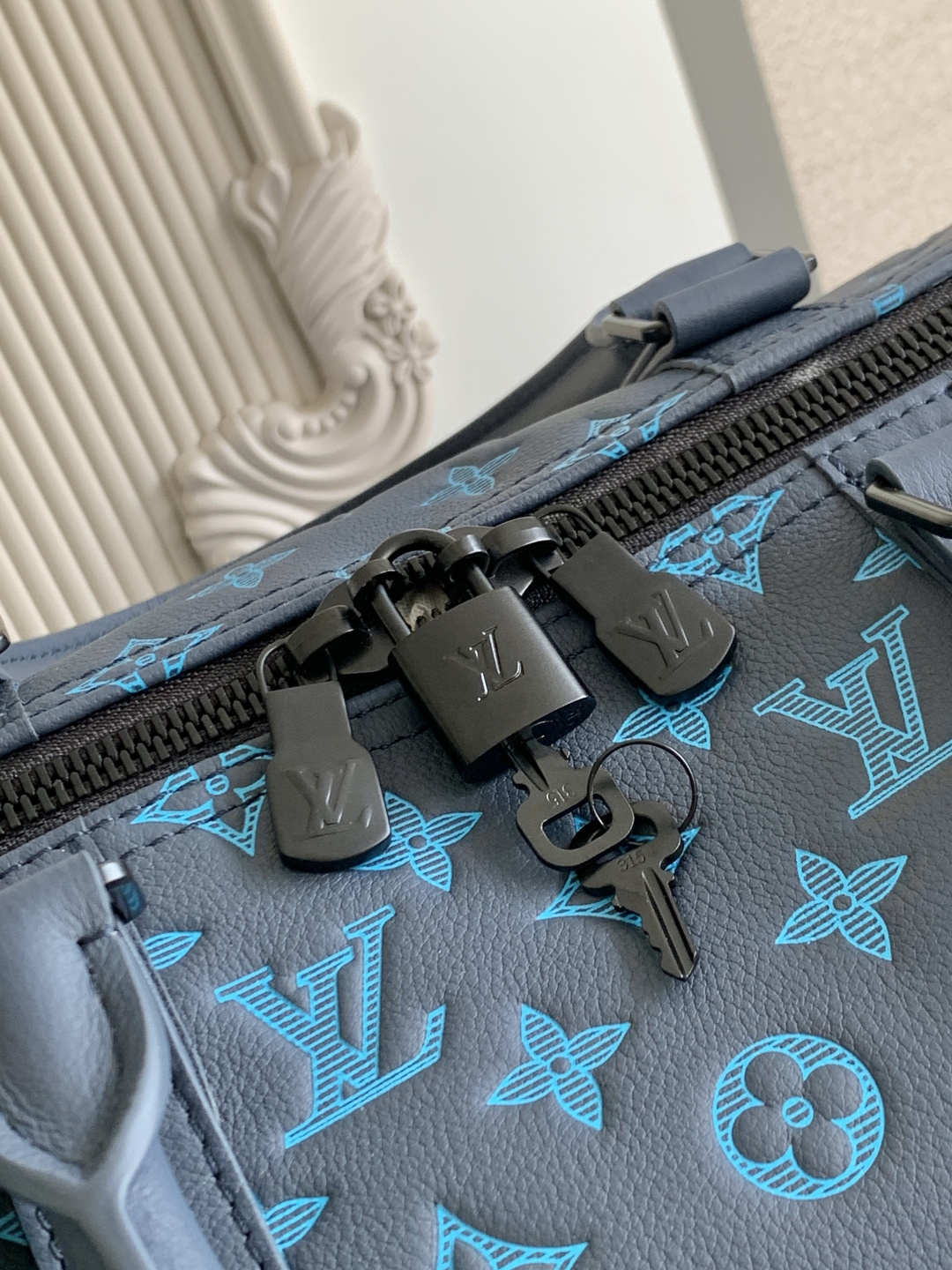 Louis Vuitton Handbag M46593