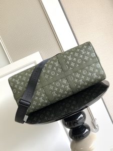Louis Vuitton Handbag M12504