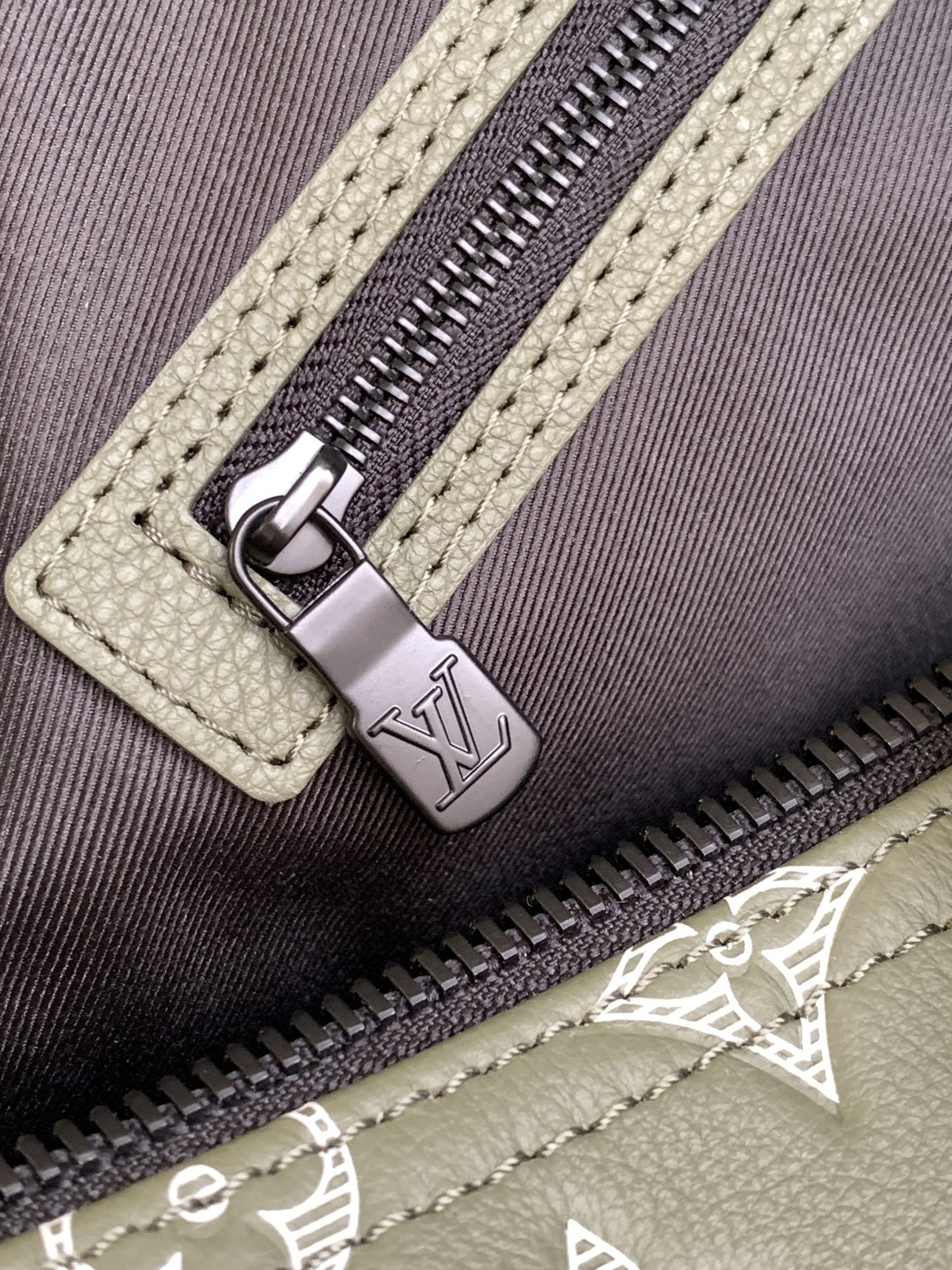 Louis Vuitton Handbag M12504