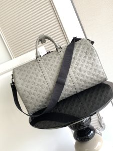 Louis Vuitton Handbag M46117