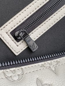 Louis Vuitton Handbag M46117
