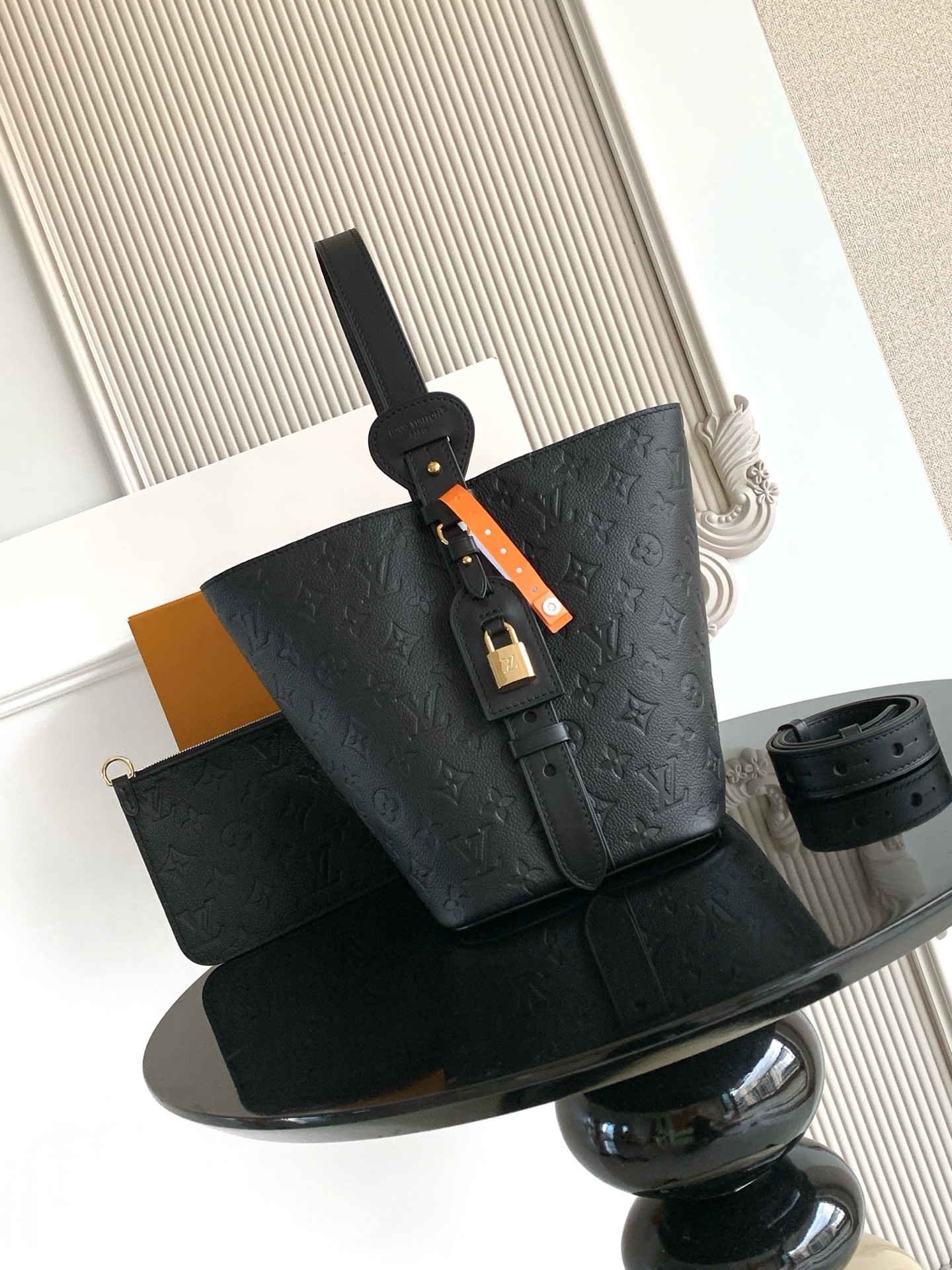 Louis Vuitton Bucket Bag M29090