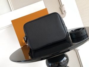 Louis Vuitton Bucket Bag M29090