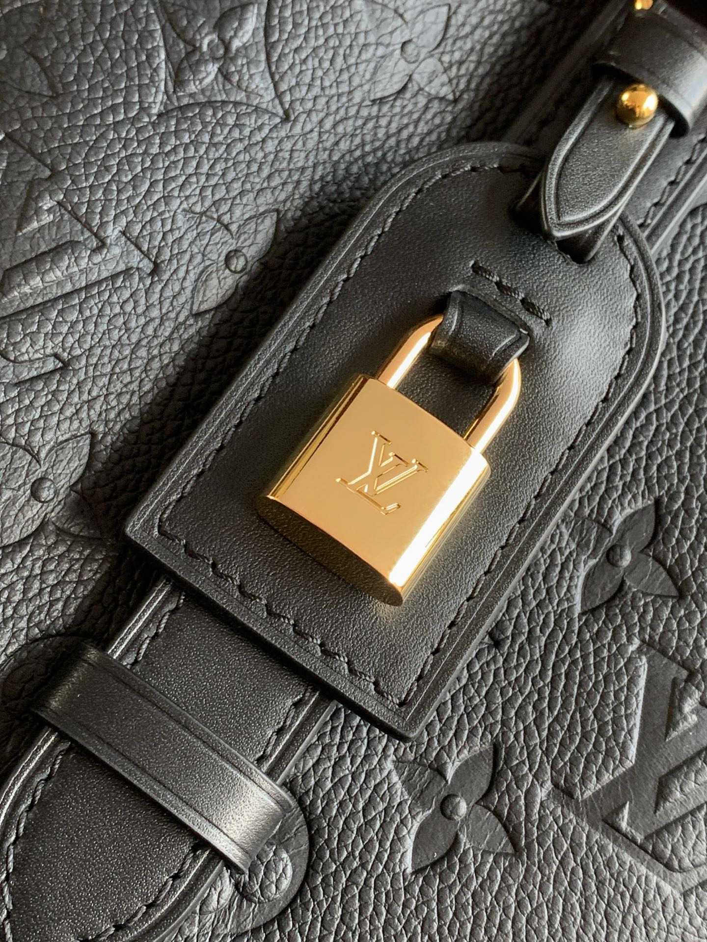 Louis Vuitton Bucket Bag M29090