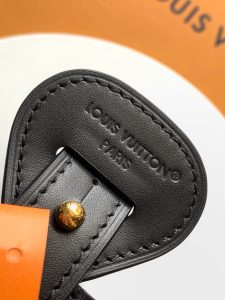 Louis Vuitton Bucket Bag M29090
