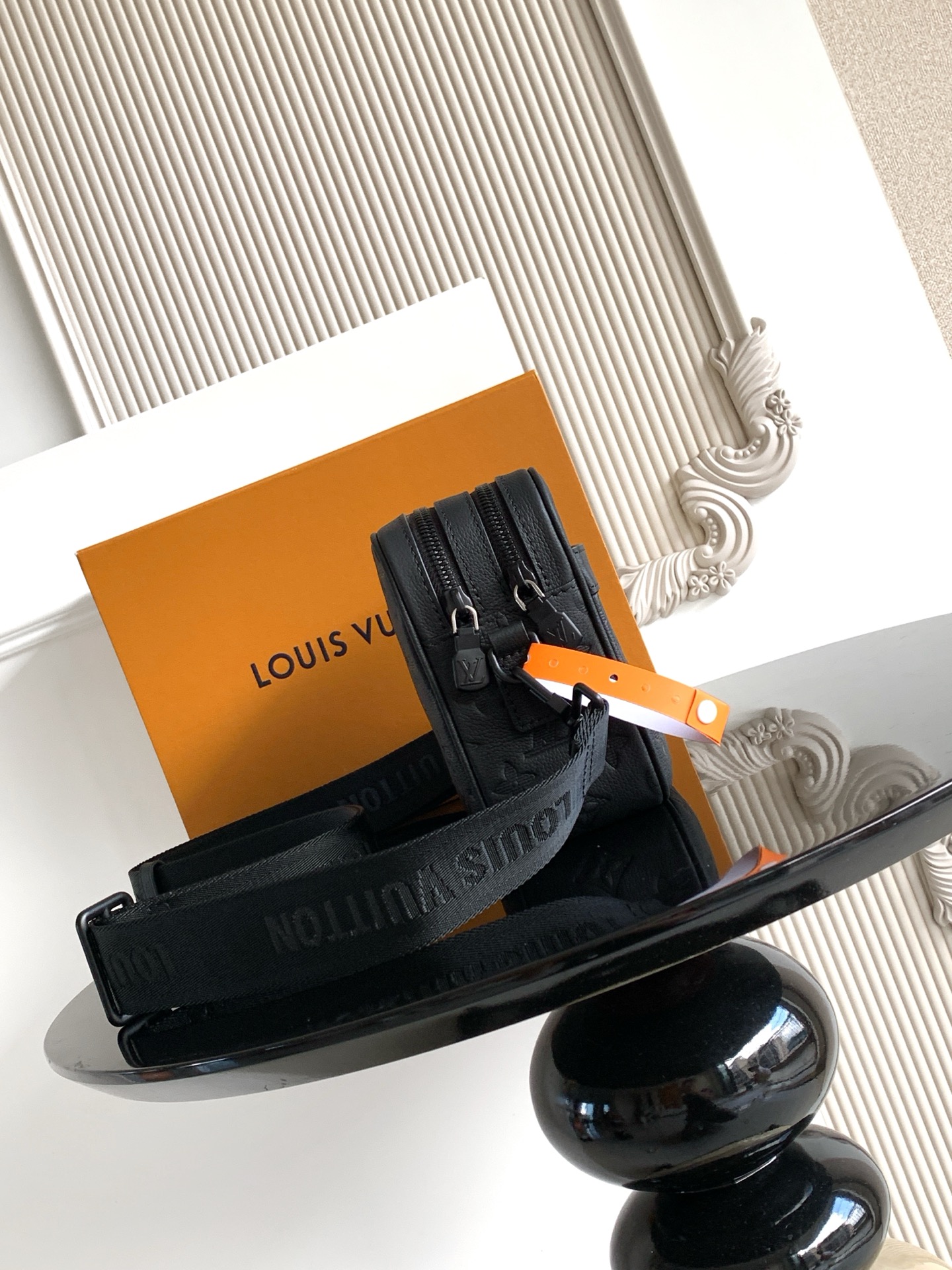 Louis Vuitton Messenger Bag M28785