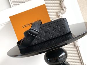Louis Vuitton Messenger Bag M28785