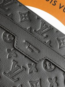 Louis Vuitton Messenger Bag M28785