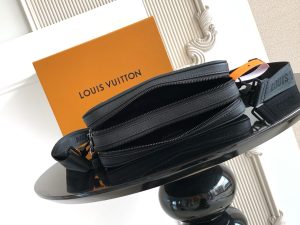 Louis Vuitton Messenger Bag M28785