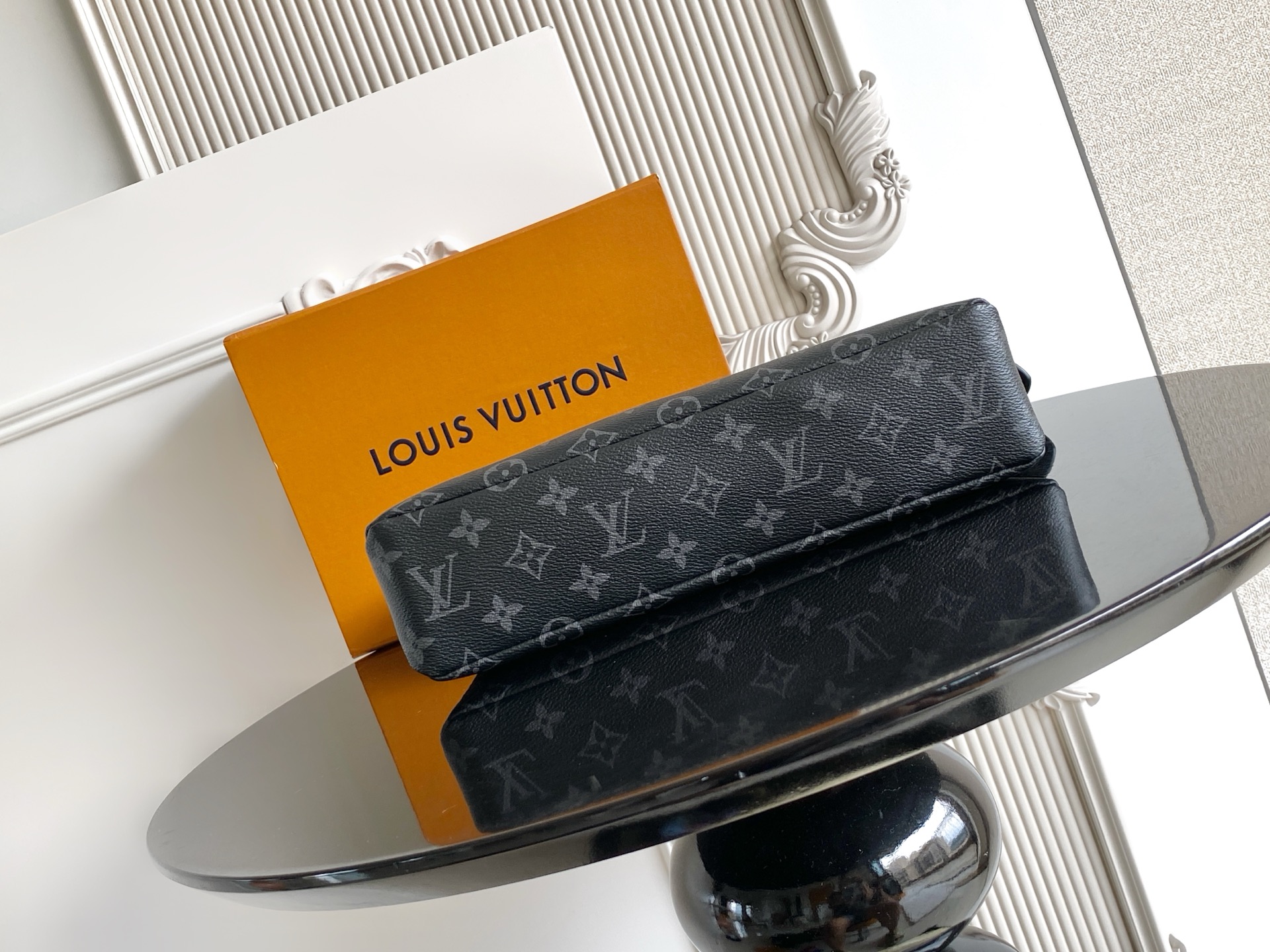 Louis Vuitton Handbag M82543