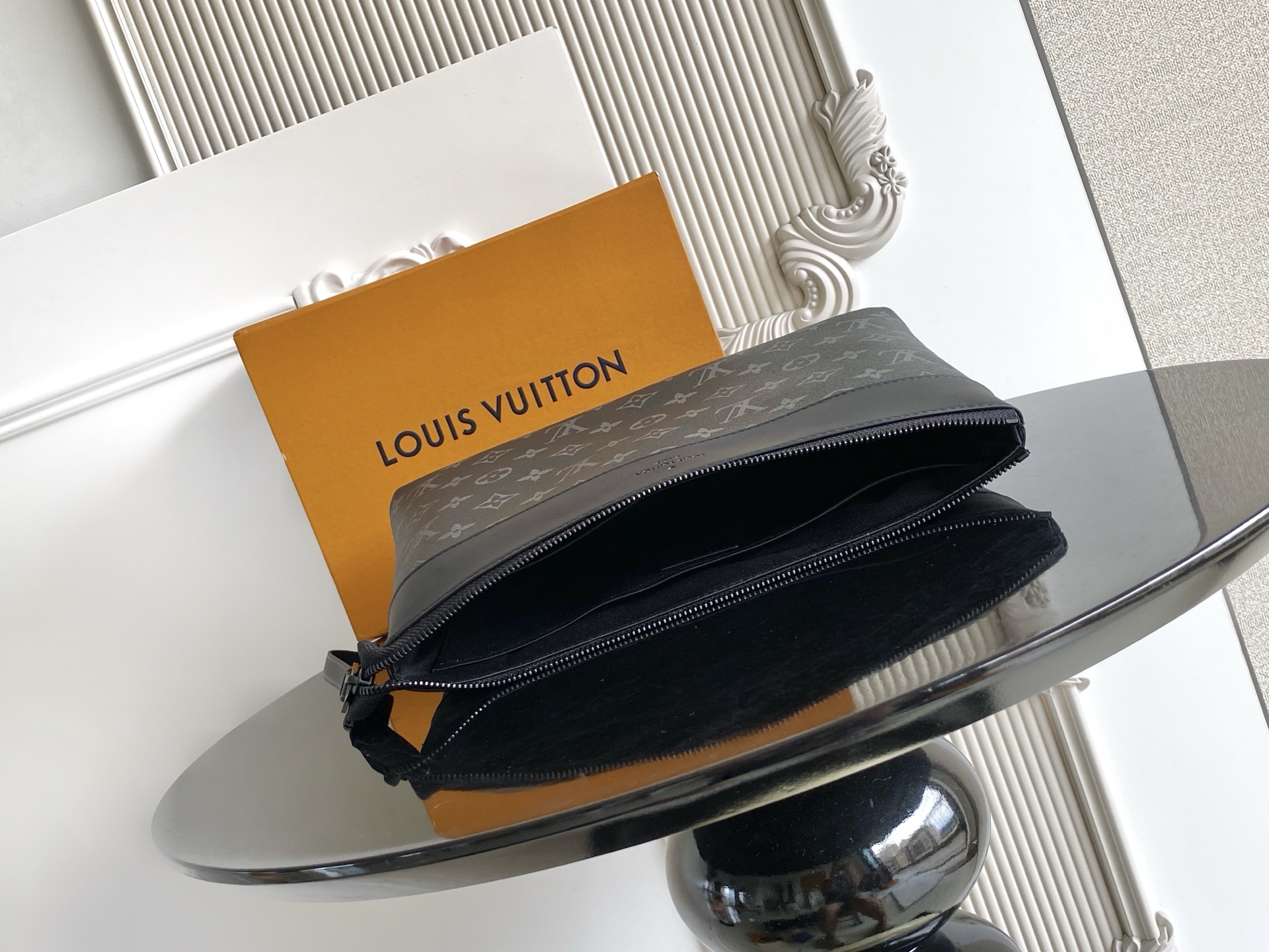 Louis Vuitton Handbag M82543