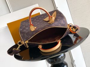 Louis Vuitton Handbag M2A454