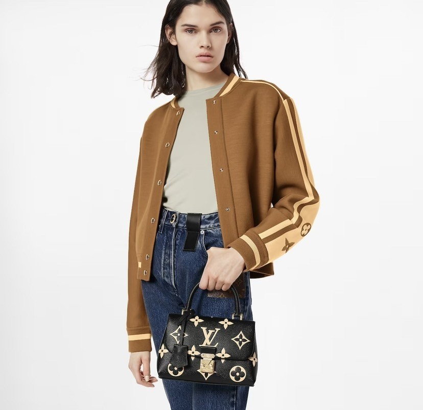 Louis Vuitton Pochette Metis Handbag M45978