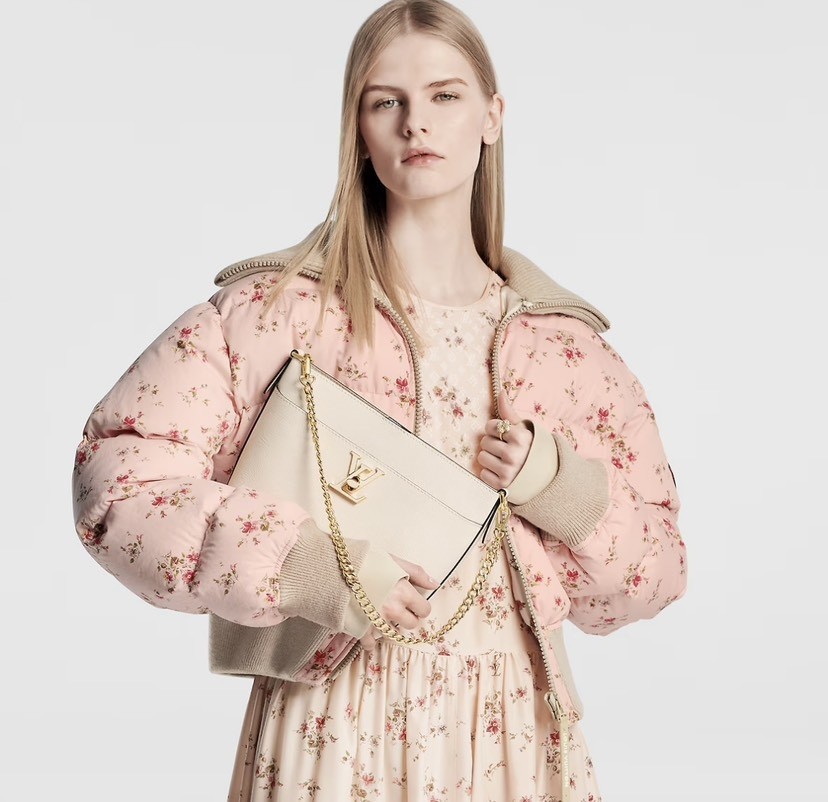Louis Vuitton Bucket Bag M24638