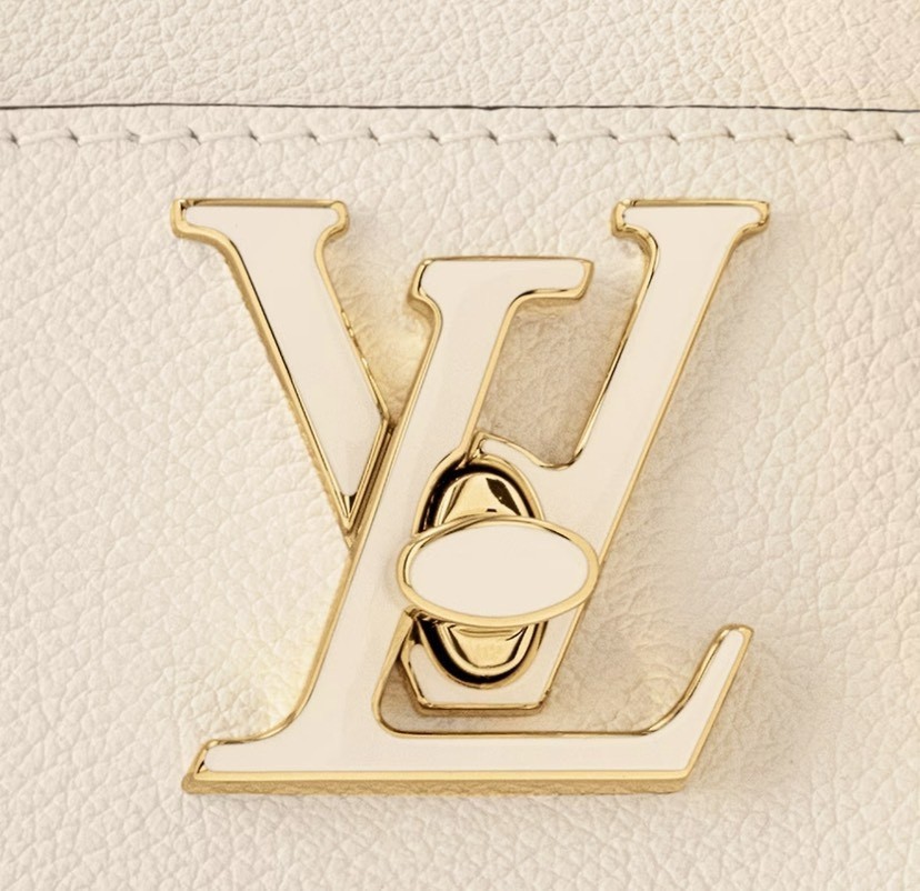 Louis Vuitton Bucket Bag M24638