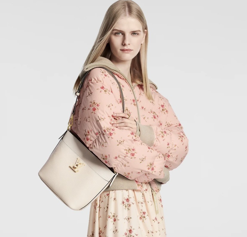 Louis Vuitton Bucket Bag M24638